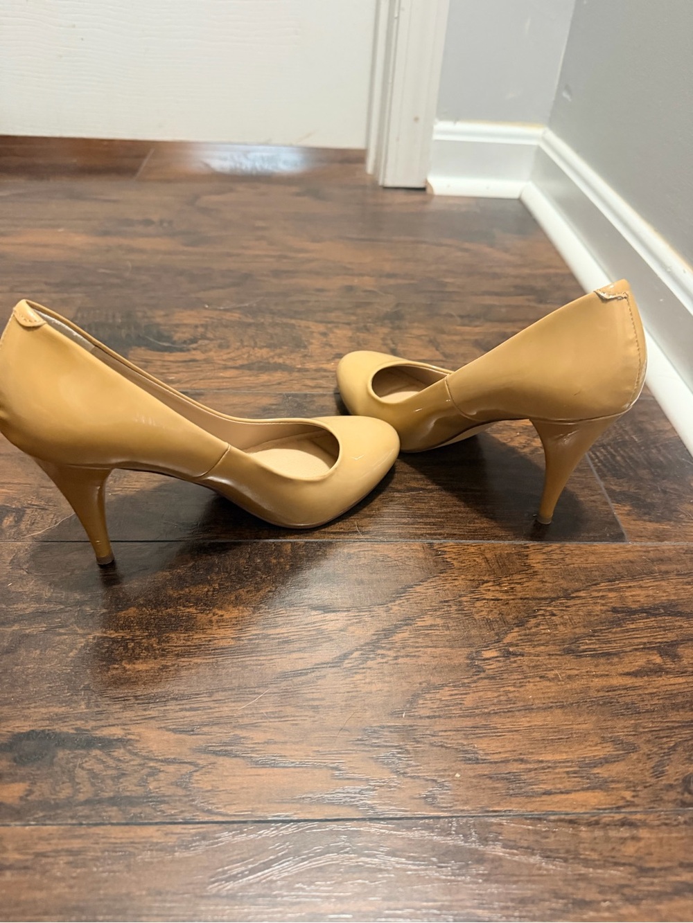 Steve Madden Tan Pointed Toe High Heels